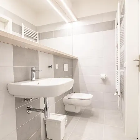 Bed & Breakfast Garni Rousarka