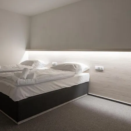 Bed & Breakfast Garni Rousarka