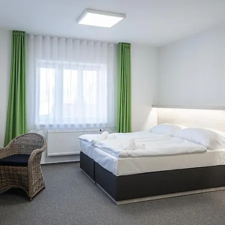 Bed & Breakfast Garni Rousarka