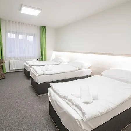 Bed & Breakfast Garni Rousarka